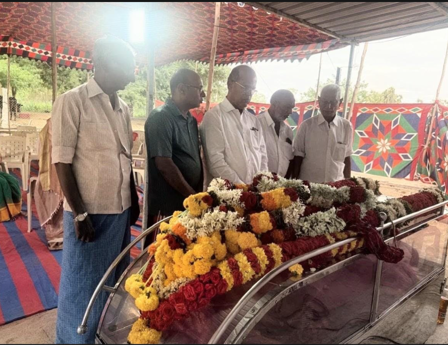 మాజీ సర్పంచ్ మృతికి సంతాపం.. మూగలమర్రిలో కుటుంబ సభ్యులను ఓదార్చిన మాజీ ఎమ్మెల్యే